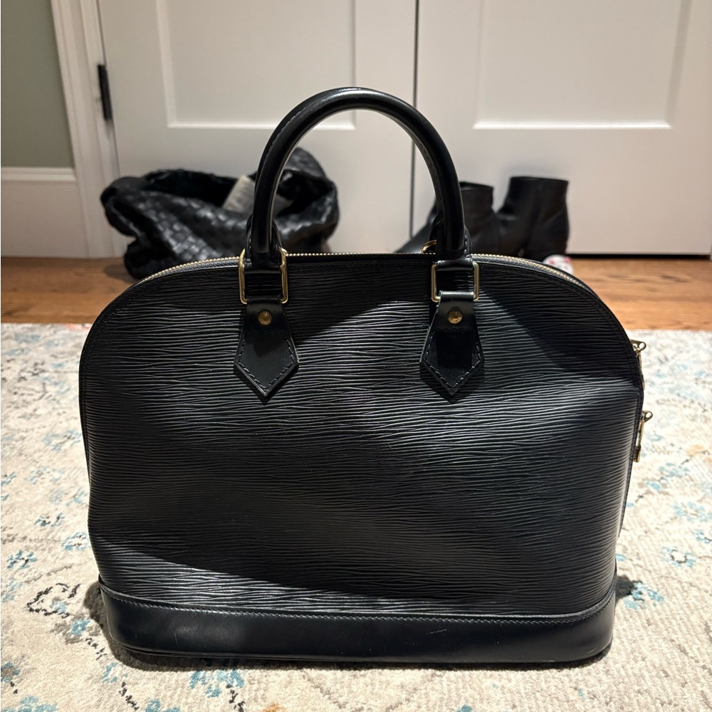 Louis Vuitton Alma PM in Black Epi Leather